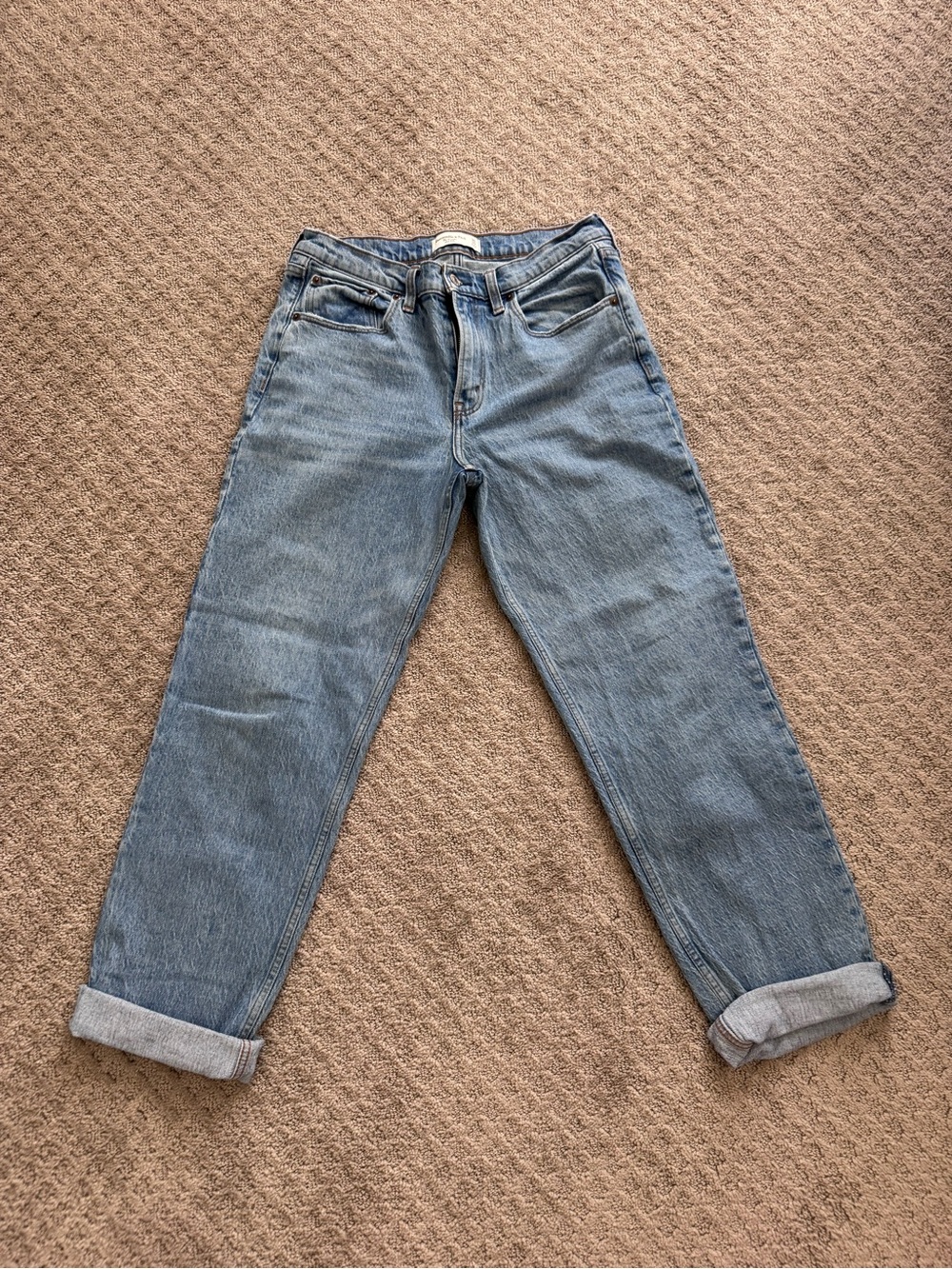 Abercrombie & Fitch The Straight Mid-Rise Jeans